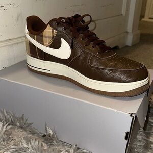 Nike Men's Brown Plaid Sneakers